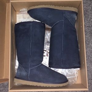 Women’s Classic Tall UGG Navy size 5